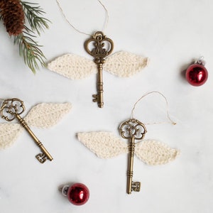 CROCHET PATTERN: Magic Flying Keys  (Crochet Pattern DOWNLOAD)