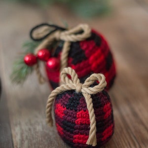 Crochet PATTERN : Crochet Buffalo Plaid Ornaments Bauble PDF Download Only image 3