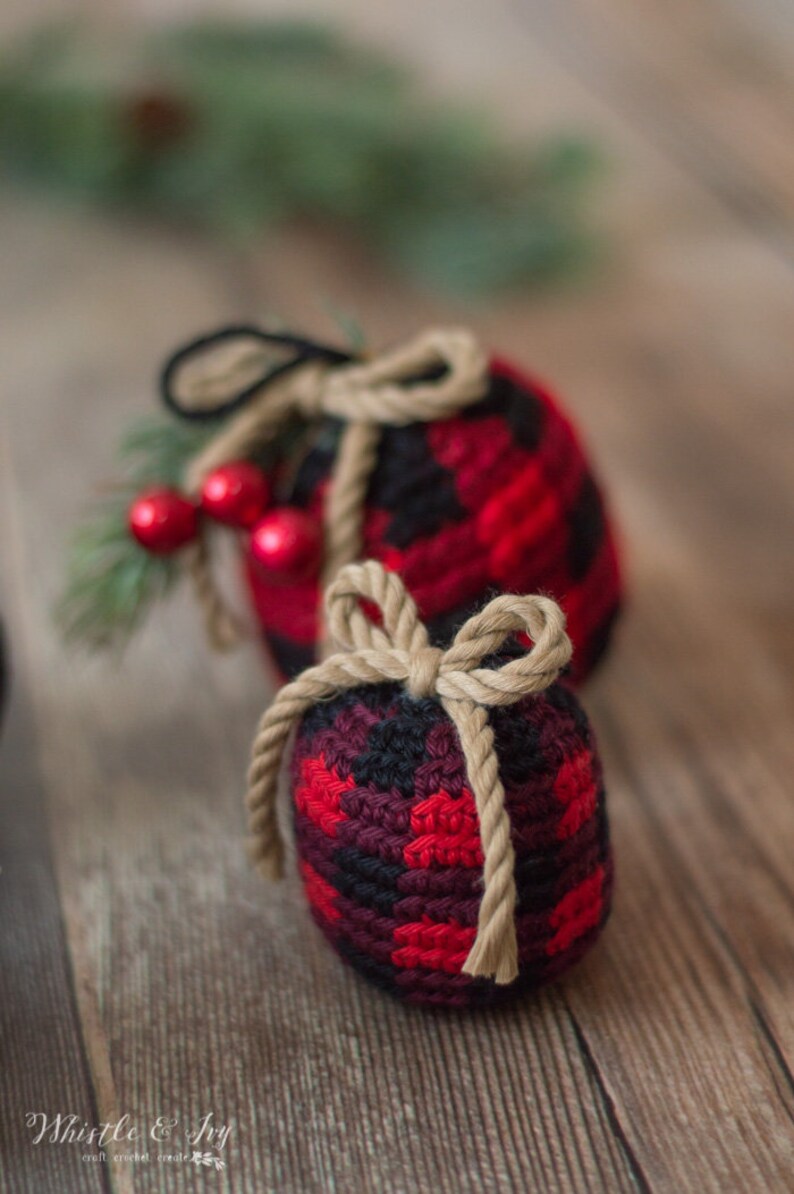 Crochet PATTERN : Crochet Buffalo Plaid Ornaments Bauble PDF Download Only image 3