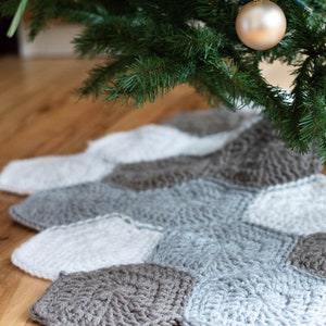 CROCHET PATTERN: Hexagon Tree Skirt Christmas Holiday Pattern PDF Download image 3