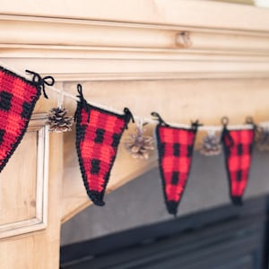 CROCHET PATTERN: Buffalo Plaid Triangle Garland Bunting - Pattern PDF Download