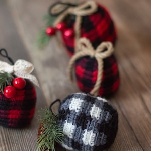 Crochet PATTERN : Crochet Buffalo Plaid Ornaments Bauble PDF Download Only image 5