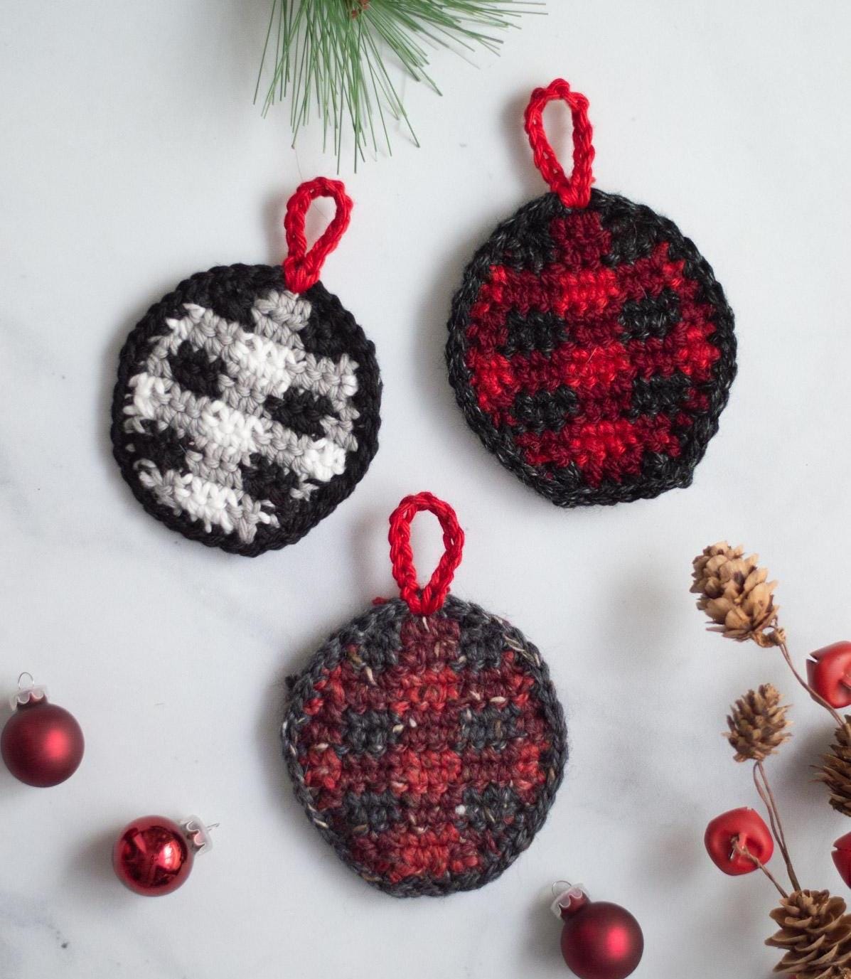 40 Beautiful Circle Crochet Patterns To Make For Your Home 4 Crochet Pattern: Flat Circle Plaid Ornament