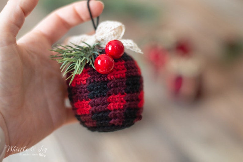 Crochet PATTERN : Crochet Buffalo Plaid Ornaments Bauble PDF Download Only image 4