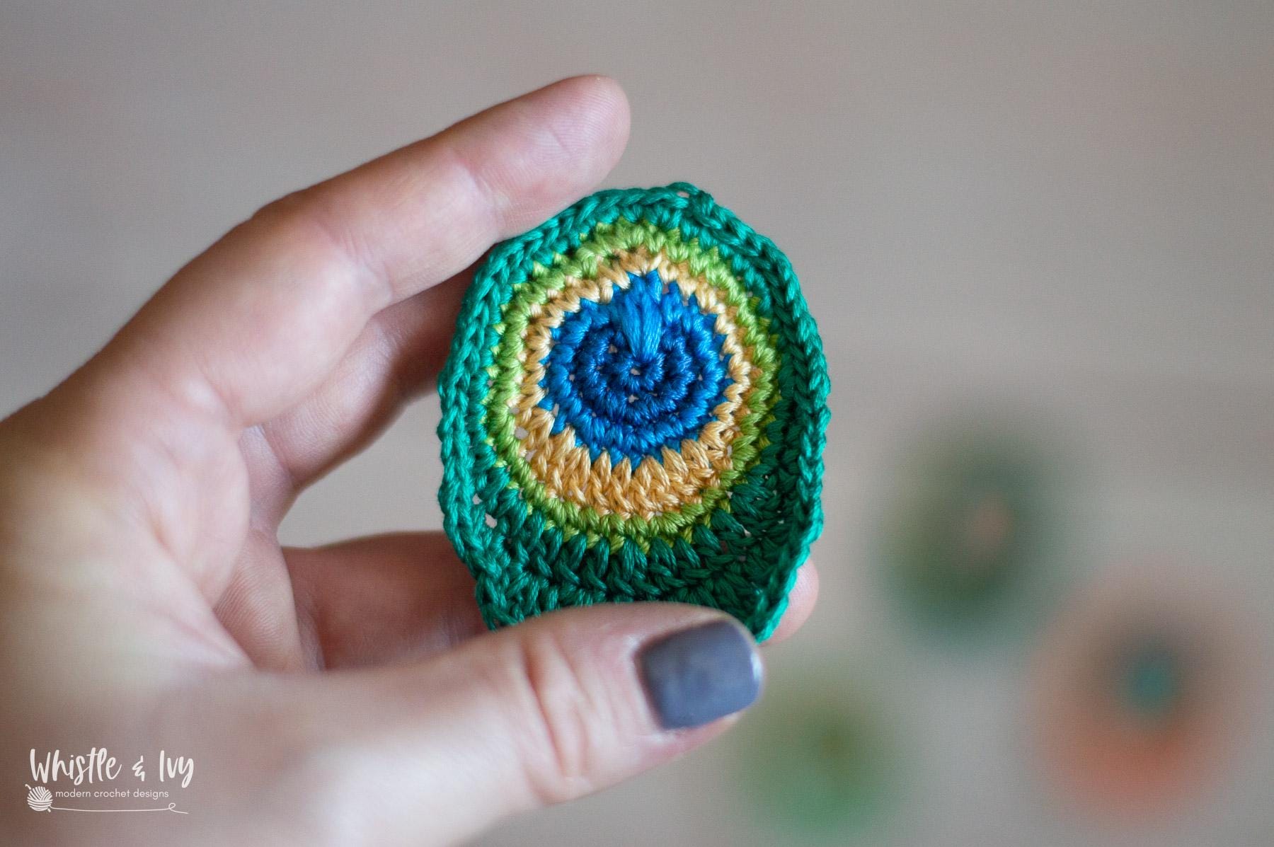 12 Peacock Feather Crochet Patterns to Inspire Elegant Gifts and Home Decor 12 Crochet Pattern: Crochet Peacock Feathers (Crochet