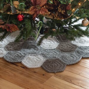 CROCHET PATTERN: Hexagon Tree Skirt Christmas Holiday Pattern PDF Download image 2