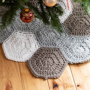 CROCHET PATTERN: Hexagon Tree Skirt Christmas Holiday Pattern PDF Download image 1