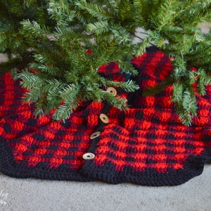 CROCHET PATTERN: Buffalo Plaid Tree Skirt Buffalo Check Holiday Pattern PDF Download image 4