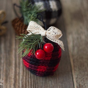 Crochet PATTERN : Crochet Buffalo Plaid Ornaments Bauble PDF Download Only image 2