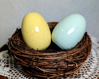 Speckled Egg Salt and Pepper Shakers Set with Woven Bird Nest Base
