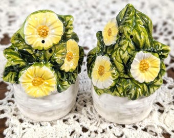 Vintage Flower Basket Shakers