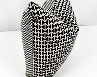 Maharam ALEXANDER GIRARD | TAKE2Pillow® |  Double Triangles / MiniCheck  Black/White