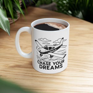 Traveler Pilot mug, Pilot Retirement Gift, Aviation Lover Cup, Chase your dreams, Aviation Retirement Present, Airplane Enthusiast Mug