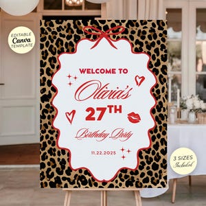 Puede incluir: Un letrero de bienvenida con estampado de leopardo para la fiesta del 27 cumplea&ntilde;os de Olivia. El letrero tiene un centro blanco con detalles en rojo y el texto "Bienvenida a la fiesta del 27 cumplea&ntilde;os de Olivia" y la fecha 11.22.2025. El letrero est&aacute; en un caballete de madera.