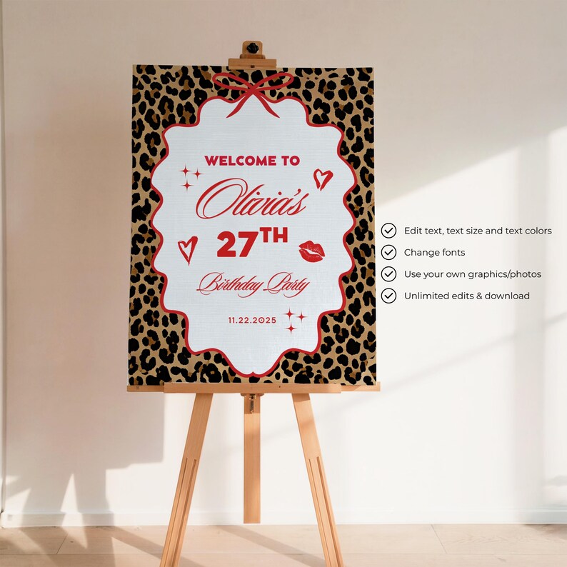 Puede incluir: Un letrero de fiesta sobre un caballete con fondo de estampado de leopardo. El letrero tiene un borde blanco festoneado con detalles en rojo y el texto "Bienvenida a la fiesta de cumplea&ntilde;os n&uacute;mero 27 de Olivia 11.22.2025."