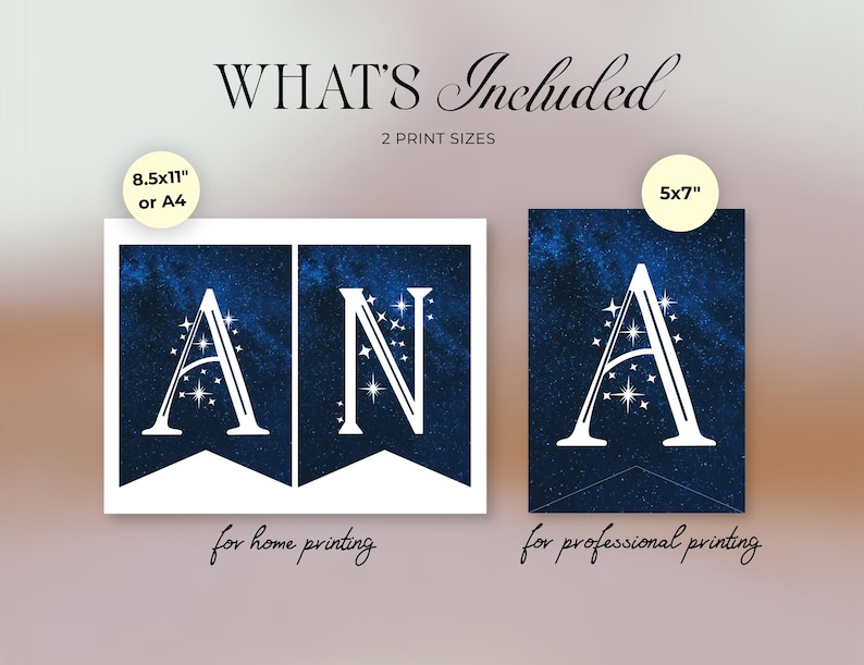 K&ouml;nnte beinhalten: Ein digitales Banner-Set mit den Buchstaben A und N auf einem dunkelblauen Sternenhimmel-Hintergrund mit wei&szlig;en Sternen. Der Text umfasst WHAT'S INCLUDED, 2 PRINT SIZES, 8.5x11 oder A4 f&uuml;r Heimdruck und 5x7 f&uuml;r professionellen Druck.