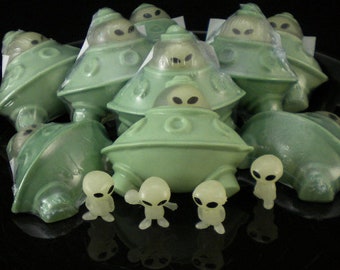 Glow-in-the-Dark UFO Soap with Glow-in-the-Dark Alien Toy