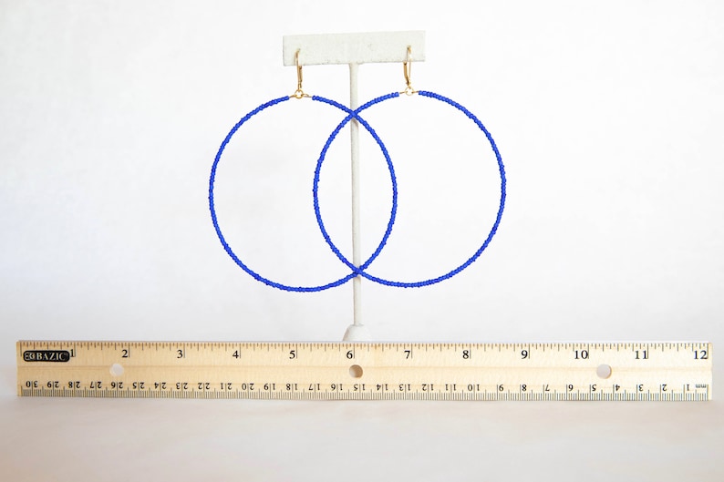 Aros extra grandes con cuentas en azul mate (3,5 pulgadas de diámetro) imagen 7