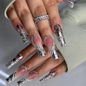 Luxury Custom Silver Chrome Nail Art with Rhinestones – Available in Different Sizes & Shapes