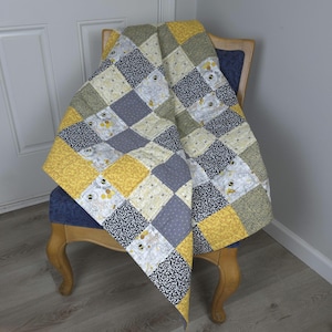 Baby blanket quilt: Bee prints in cotton 36x45/ baby shower newborn gift