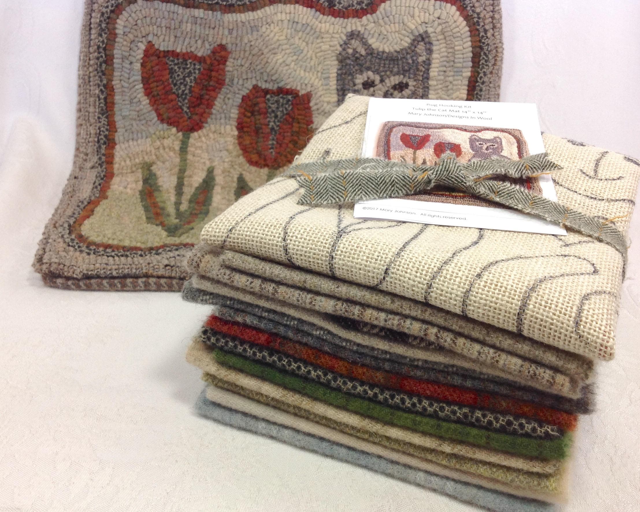 Rug Hooking KIT, Tulip the Cat, 14 x 14, DIY Rug Hooking Kit, K103