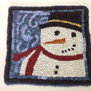 Rug Hooking KIT, Snowman Mat, 8 x 8, K109, DIY Primitive Rug Mat, Rug Holiday Trivet Mat, Winter Rug Hooking Project image 5