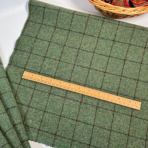 Fran's Find, a mill dyed wool fabric for Rug Hooking and Applique, W563, soft medium green wool bild 4
