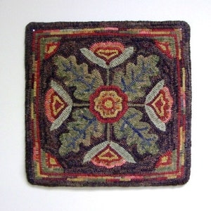 Rug Hooking PATTERN, Floral Motif , 16&quot; x 16&quot;,  P139, Primitive Flower Design, DIY Folk Art Floral Rug Pattern