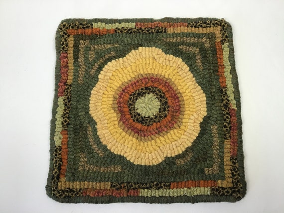 Rug Hooking KIT, "Sunflower Mat", 8" x 8", K105, DIY Primitive hooked rug kit