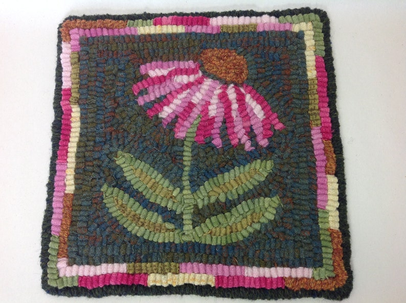 Rug Hooking KIT, Coneflower Mat, 8 x 8, K126, DIY Primitive Rug Hooking Mat, Folk Art Flower Tea Trivet image 3