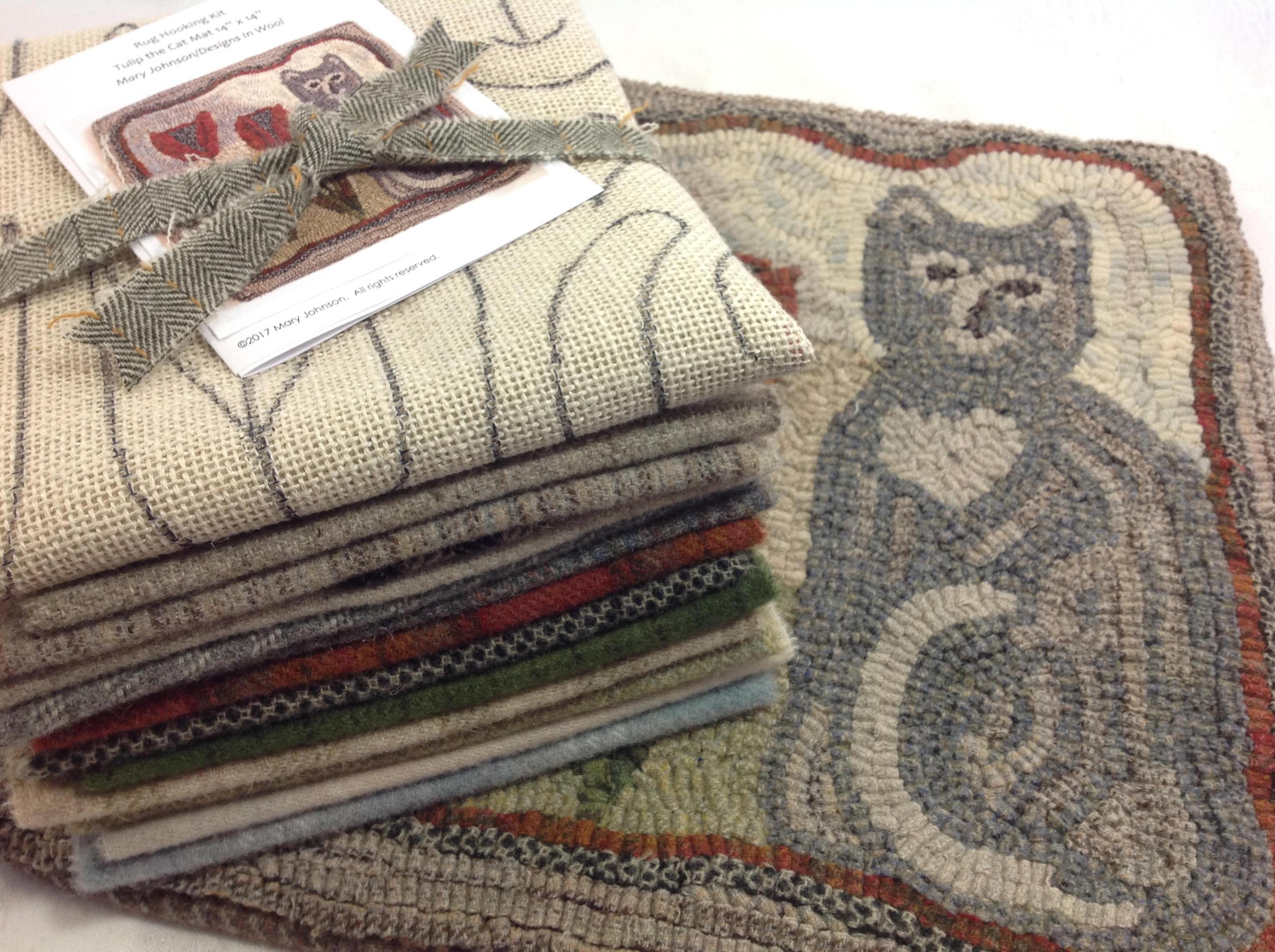 Rug Hooking KIT, Tulip the Cat, 14 x 14, DIY Rug Hooking Kit, K103