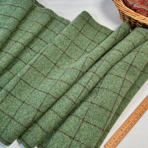 Fran's Find, a mill dyed wool fabric for Rug Hooking and Applique, W563, soft medium green wool bild 3