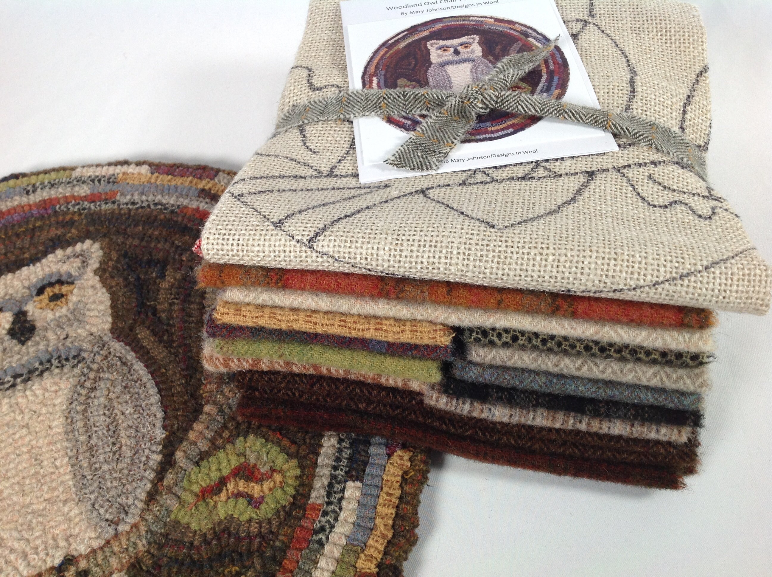 Rug Hooking KIT, Woodland Owl Chair Pad or Table Mat, 14 Round, J898