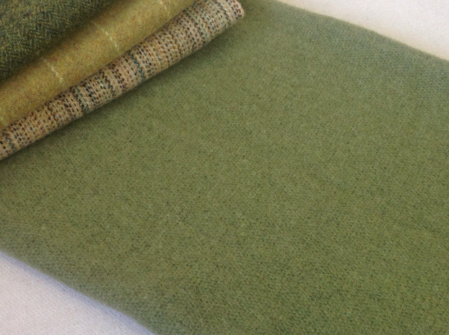 New Leaf Green, Wool fabric for Rug Hooking and Applique, SelectaSize, J886, Bright Green Wool