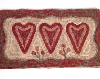 Patrón de alfombra con gancho, tres corazones, 12" x 22", P141, diseño de alfombra primitivo, patrón de corte ancho para hacer tú mismo, arte popular para San Valentín