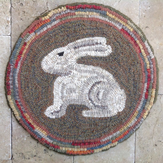 Rug Hooking PATTERN, Woodland Bunny Chair Pad 14" Round, P165, Primitive Rug Hooking DIY, Wide Cut Rug Hooking