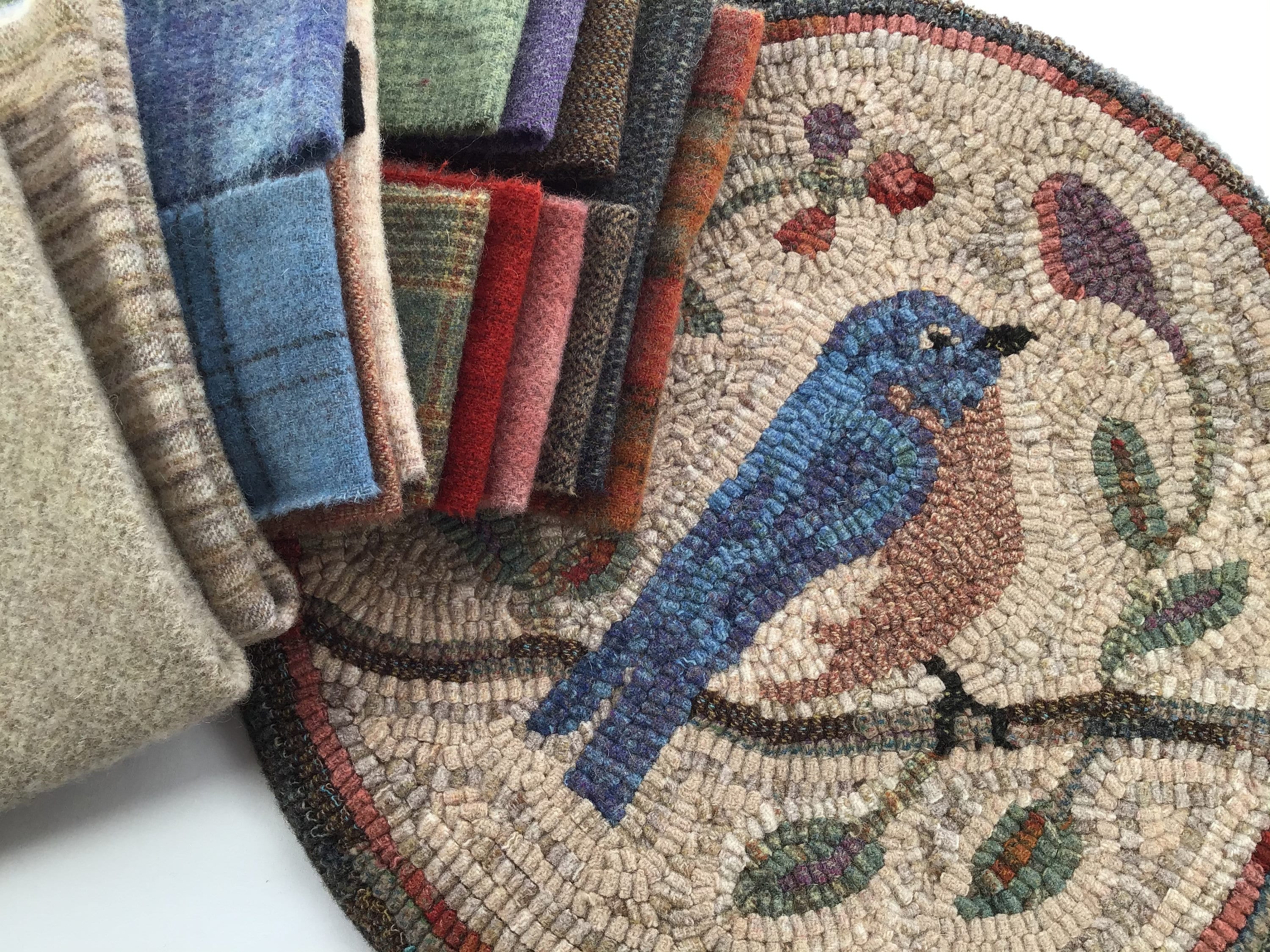 Rug Hooking KIT, Bluebird Chair Pad or Table Mat 14 Round, K110, Folk
