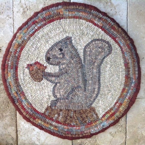 Rug Hooking PATTERN, Woodland Squirrel Chair Pad or Table Mat, 14" Round, P202, DIY Primitive Rug Hooking