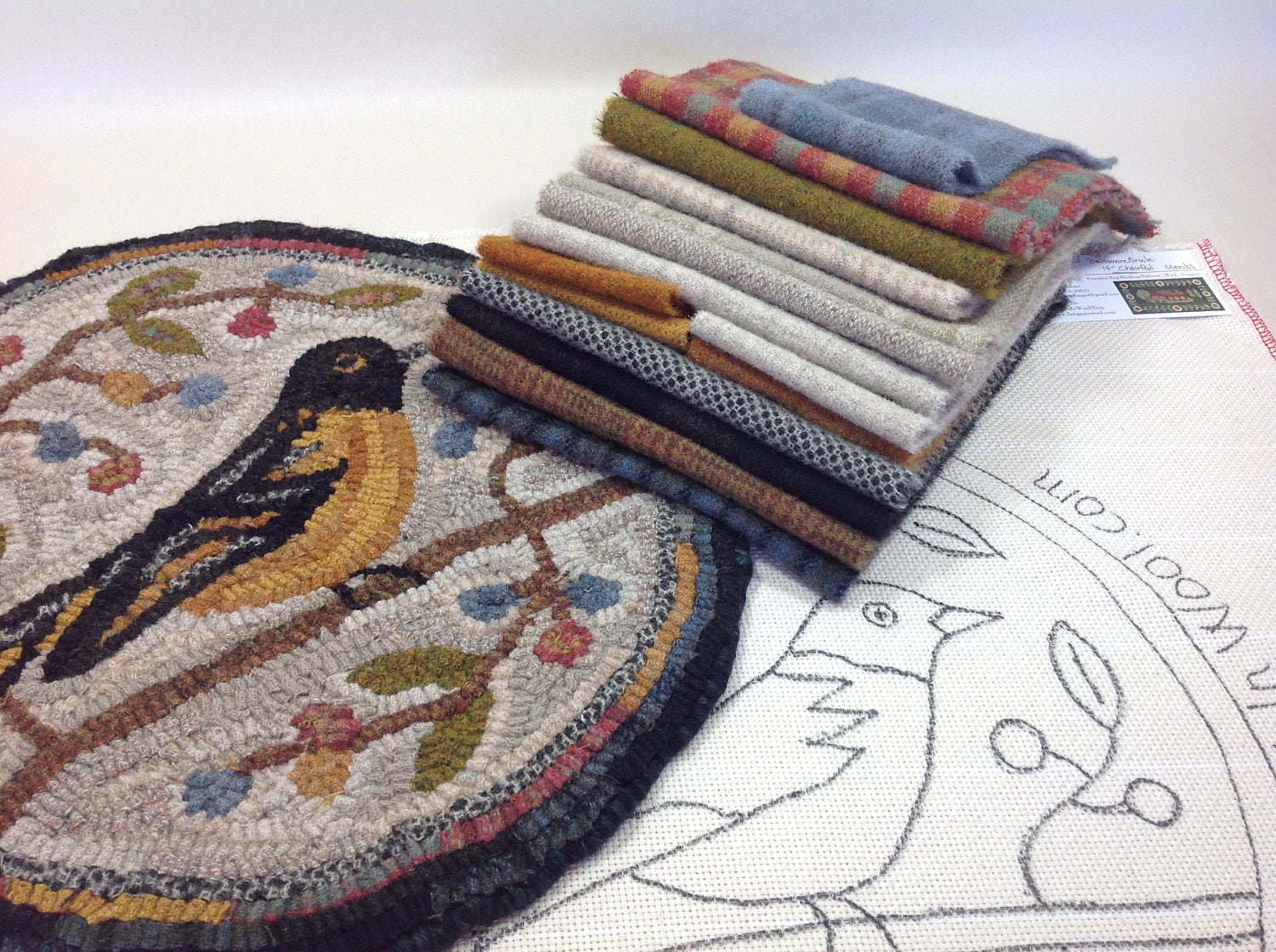Rug Hooking KIT, Oriole Chair Pad or Table Mat 14 Round, K111, Folk Art