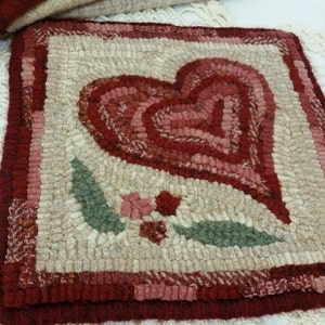Rug Hooking PATTERN, Heart Mat, 8&quot; x 8&quot;, P174, Primitive Rug Design, DIY Primitive Rug Hooking