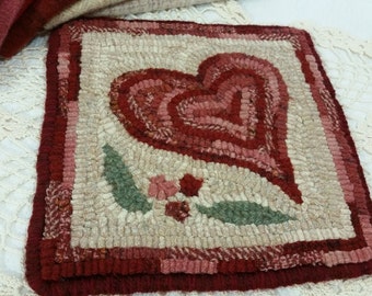 Rug Hooking PATTERN, Heart Mat, 8" x 8", P174, Primitive Rug Design, DIY Primitive Rug Hooking