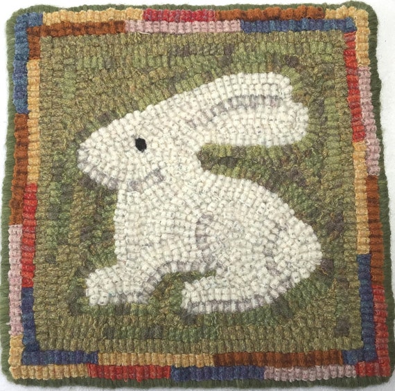 Rug Hooking PATTERN, Bunny Mat, 8" x 8", P152, DIY Primitive Rug pattern, Wide Cut Rug Hooking