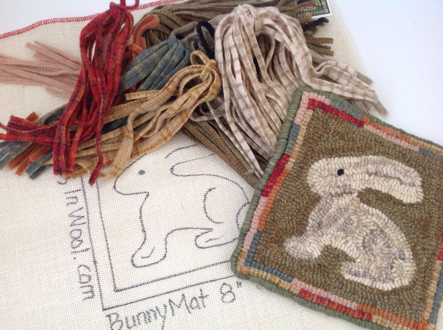 Rug Hooking KIT, Bunny Mat, 8 x 8, J910, DIY Rug Hooking Design, Wide