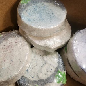 Happy Accidents Bath Bomb – Mystery Scent & Color