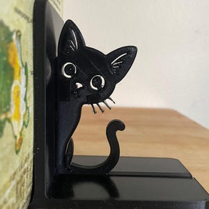3D Printed Black Cat Bookend: Modern Bookshelf Decor