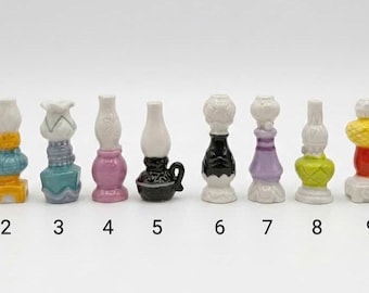 Figurki z porcelany w kształcie lamp naftowych – małe kolekcjonerskie figurki Fèves, wystrój domków dla lalek