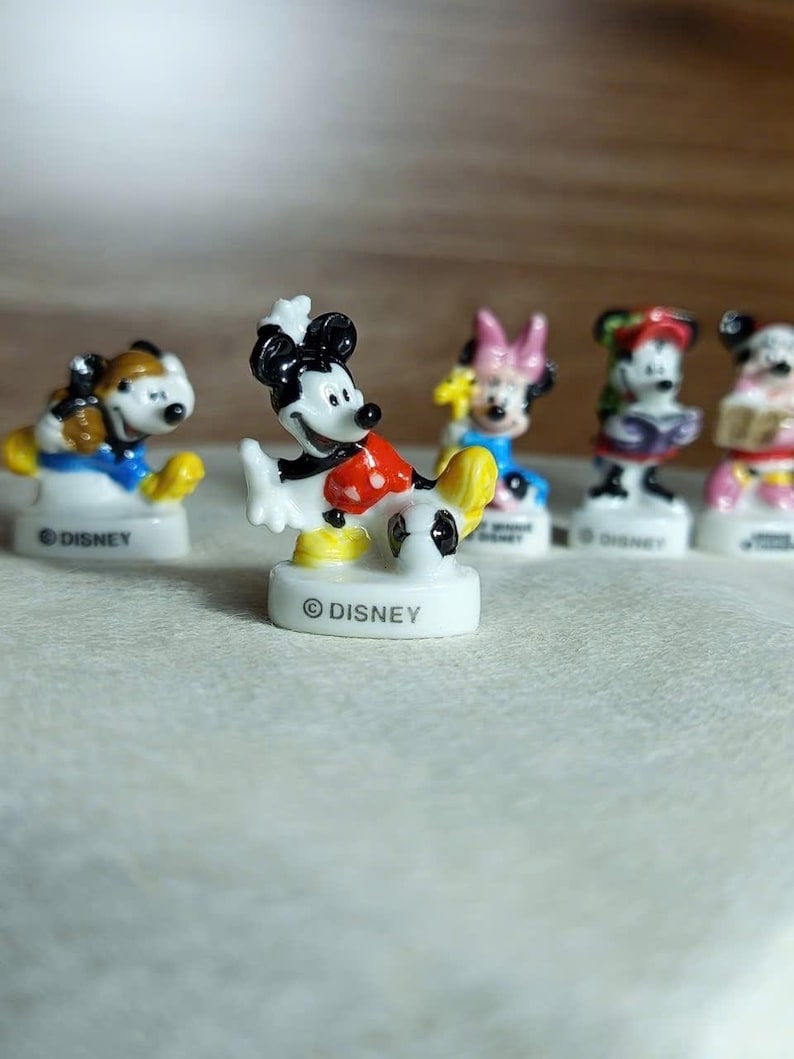 Minifigura de Mickey Mouse / Miniatura de cerámica / Lindo juguete coleccionable / Se vende individualmente / Elija número imagen 13