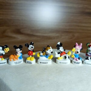Minifigura de Mickey Mouse / Miniatura de cerámica / Lindo juguete coleccionable / Se vende individualmente / Elija número imagen 2