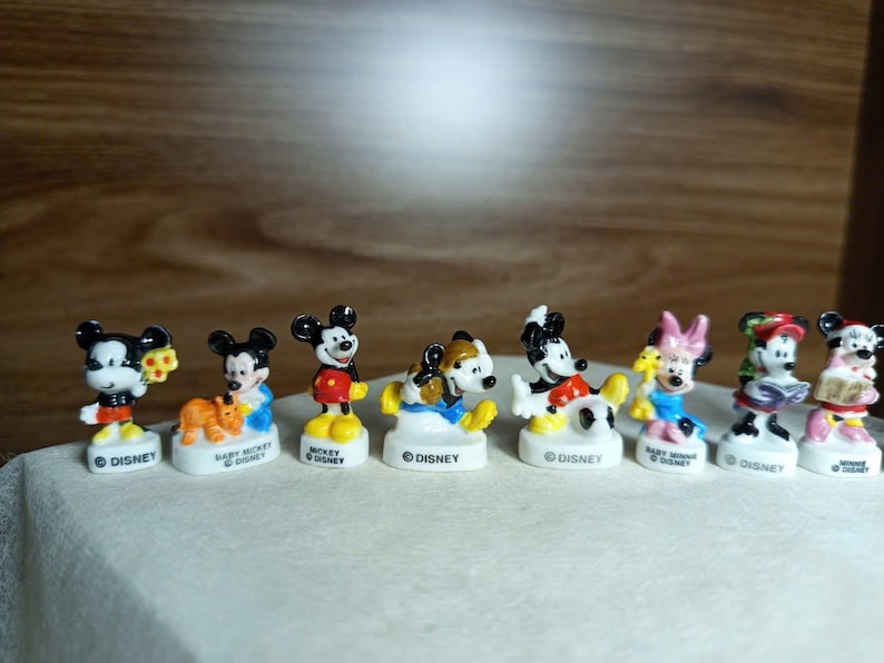 Minifigura de Mickey Mouse / Miniatura de cerámica / Lindo juguete coleccionable / Se vende individualmente / Elija número imagen 2