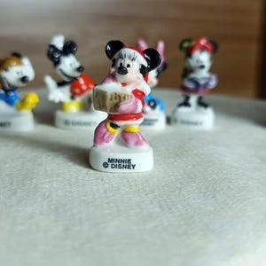Minifigura de Mickey Mouse / Miniatura de cerámica / Lindo juguete coleccionable / Se vende individualmente / Elija número imagen 8